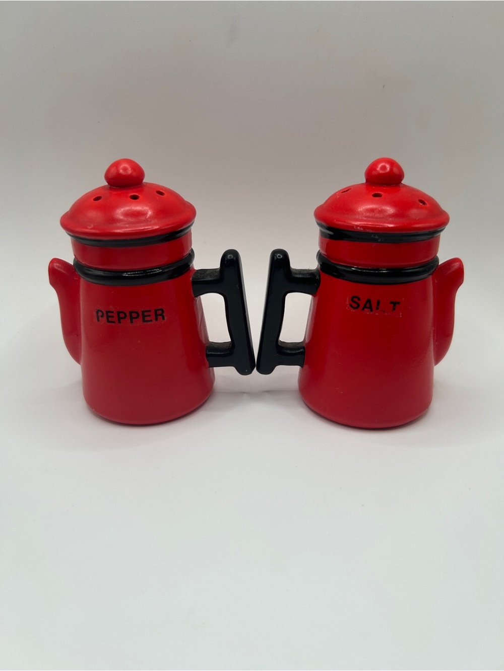 Vintage Japan Teapots Red Salt and Pepper Shaker Set - Classic Kitchen Accent